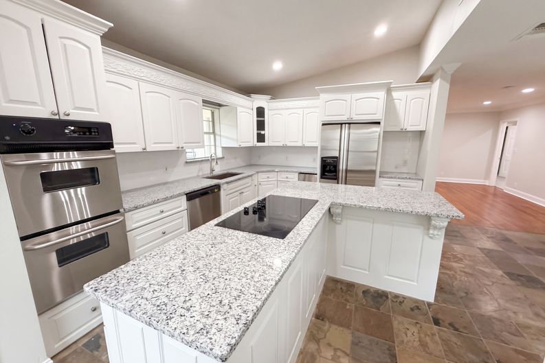 Photo 6 of 23 of 3911 White Settlement Rd, Fort Worth, TX