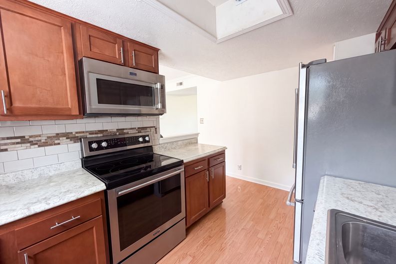 Photo 6 of 16 of 7938 Inverness Dr, Indianapolis, IN