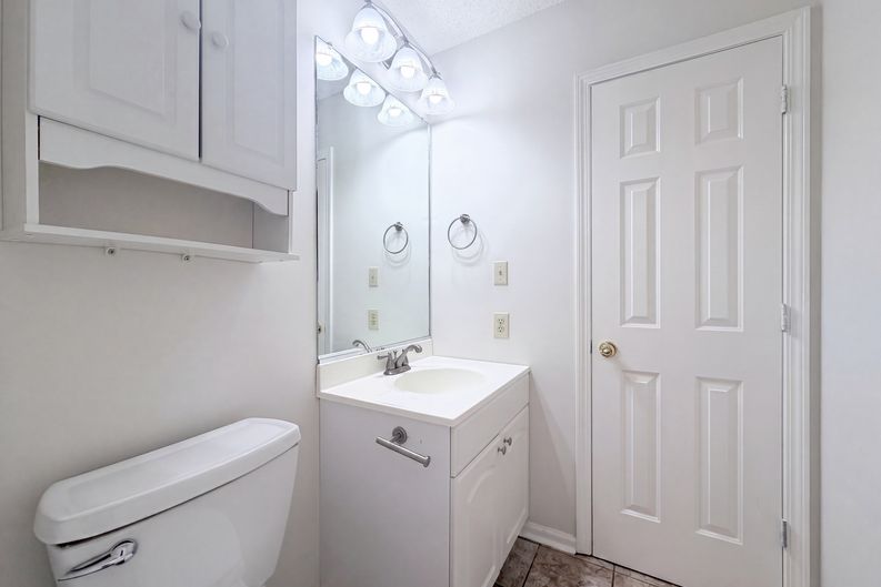 Photo 13 of 17 of 221 Grandview Dr, Statesville, NC