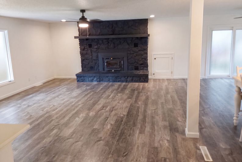 Photo 7 of 20 of 624 Oak Grove Ave, Monett, MO
