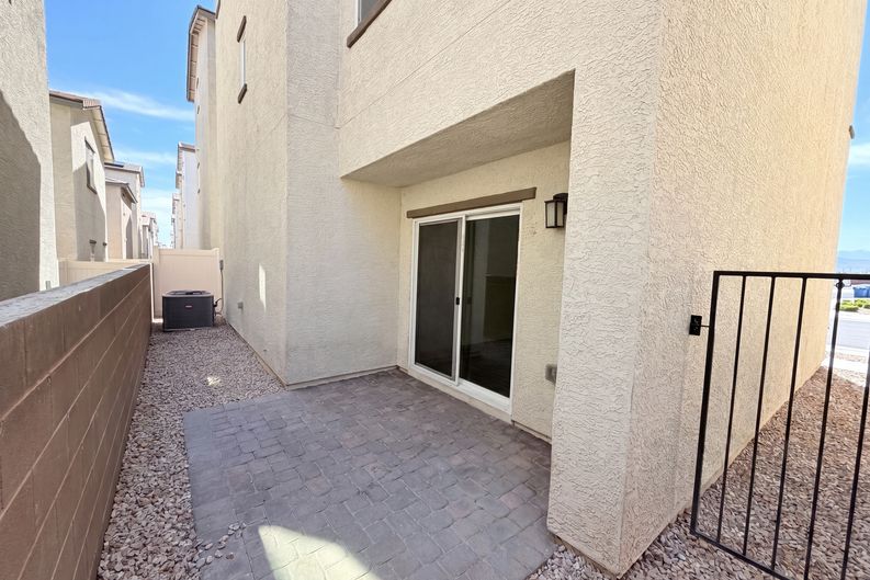 Photo 5 of 41 of 6875 Crimson Shadow St, North Las Vegas, NV