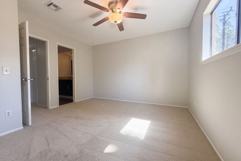 Photo 4 of 27 of 912 S Mountain Ave, Ontario, CA