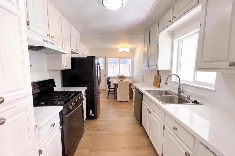 Photo 8 of 30 of 5313 Fernwood Way, Sacramento, CA