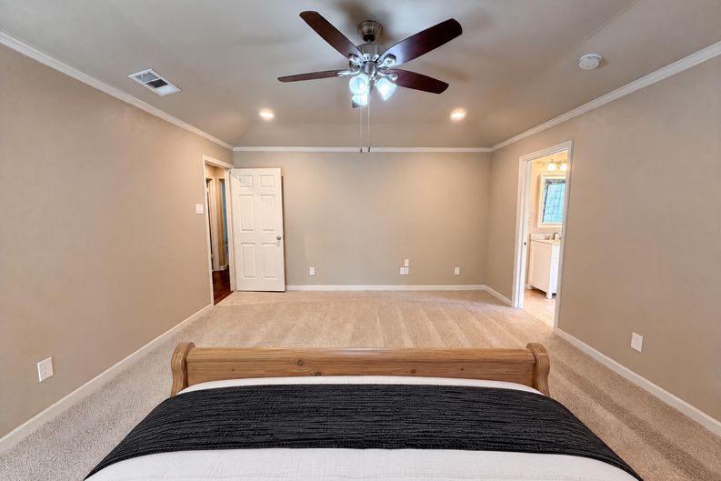 Photo 9 of 19 of 1533 Parkside Trl, Lewisville, TX