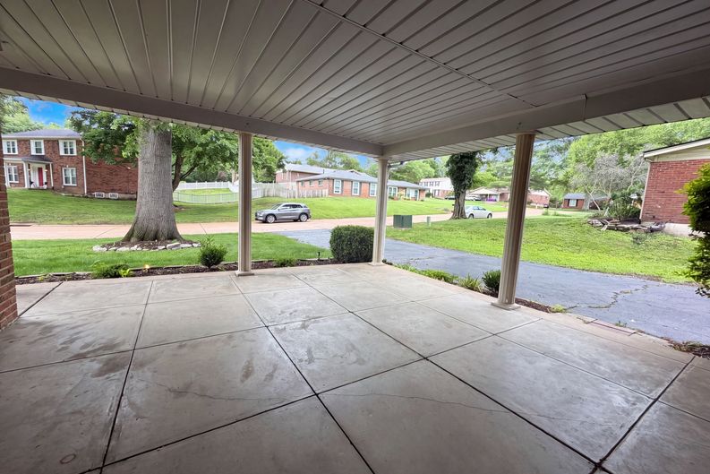 Photo 21 of 25 of 207 Renaldo Dr, Chesterfield, MO
