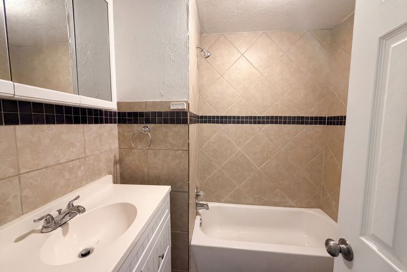 Photo 13 of 16 of 1825 NE Bren Mar Rd, Lees Summit, MO