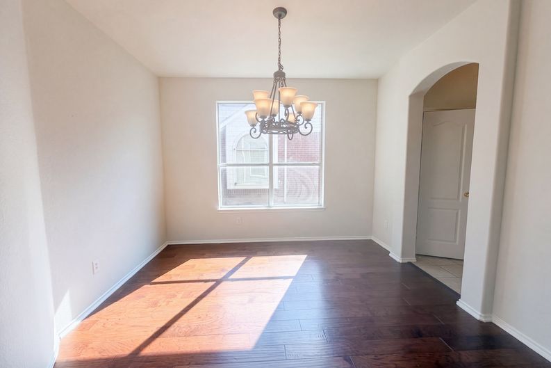 Photo 6 of 27 of 1304 Grapevine Dr, Allen, TX