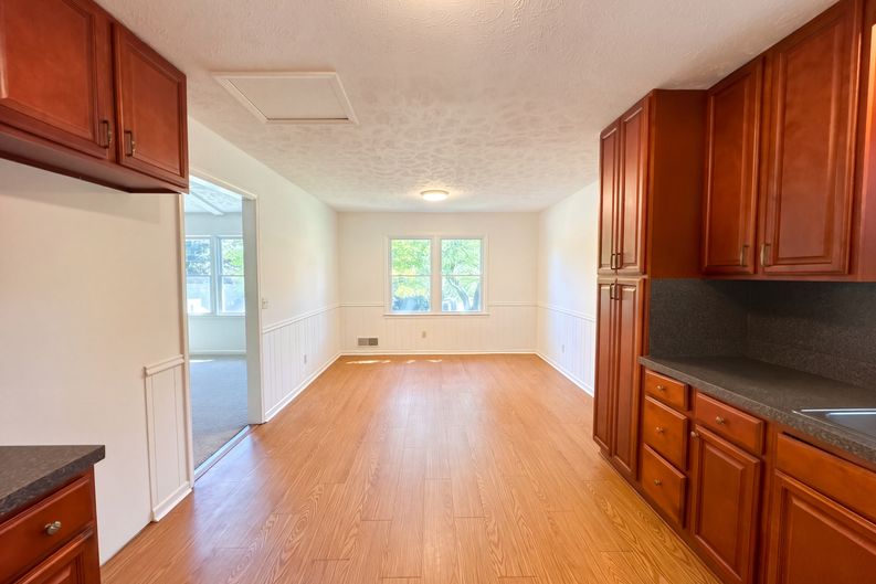 Photo 8 of 24 of 207 Mayflower Dr, Woodstock, GA