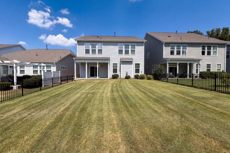 Photo 5 of 17 of 1102 Meadow Pond Dr, Durham, NC