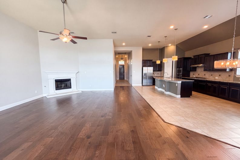 Photo 3 of 21 of 122 Bluehaw Dr, Georgetown, TX