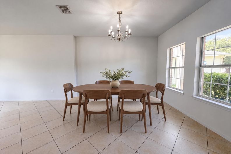 Photo 6 of 21 of 3911 Teal Vista Ct, Fresno, TX