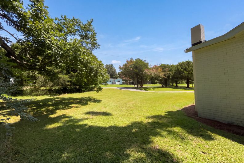 Photo 28 of 32 of 630 S Lee St, Batesburg, SC