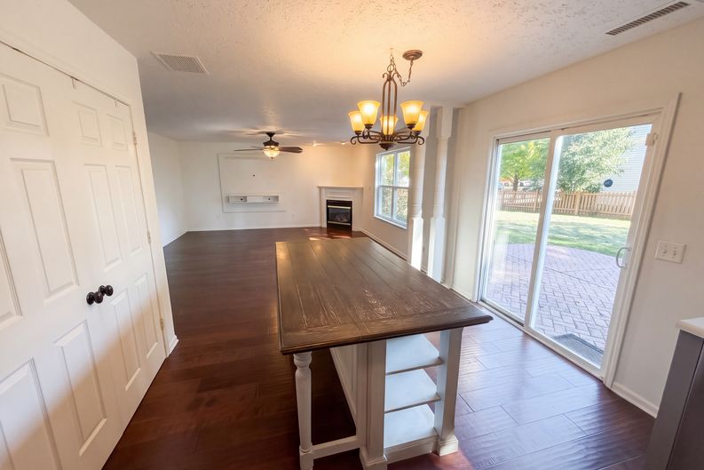 Photo 13 of 42 of 19448 Roudebush Blvd, Noblesville, IN