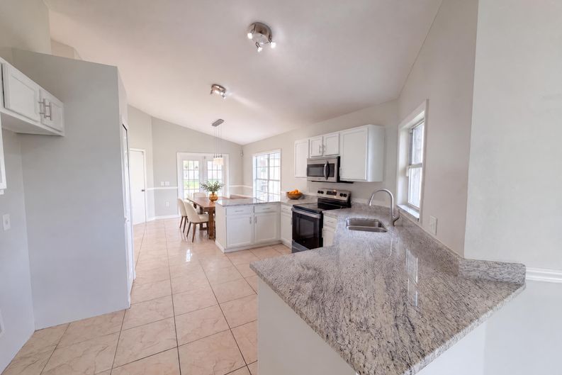 Photo 13 of 38 of 225 Southbridge Cir, Kissimmee, FL