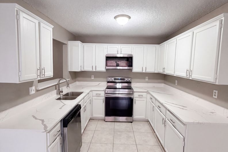Photo 8 of 24 of 1633 San Francisco St, Carrollton, TX