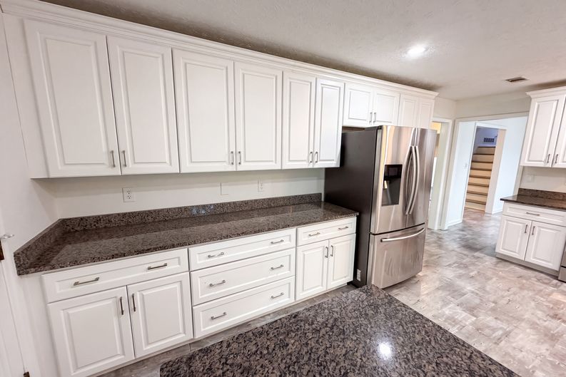 Photo 7 of 27 of 4378 Shady Dr NW, Lilburn, GA