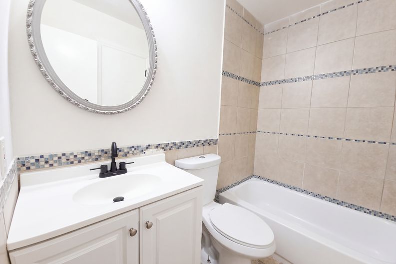 Photo 8 of 14 of 3118 Caliente Ln, Rex, GA