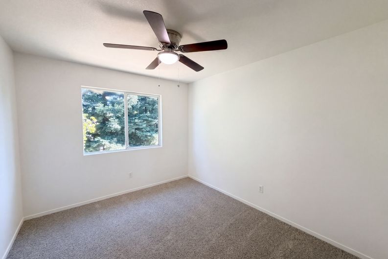 Photo 14 of 30 of 2805 Aquamarine Cir, Rescue, CA