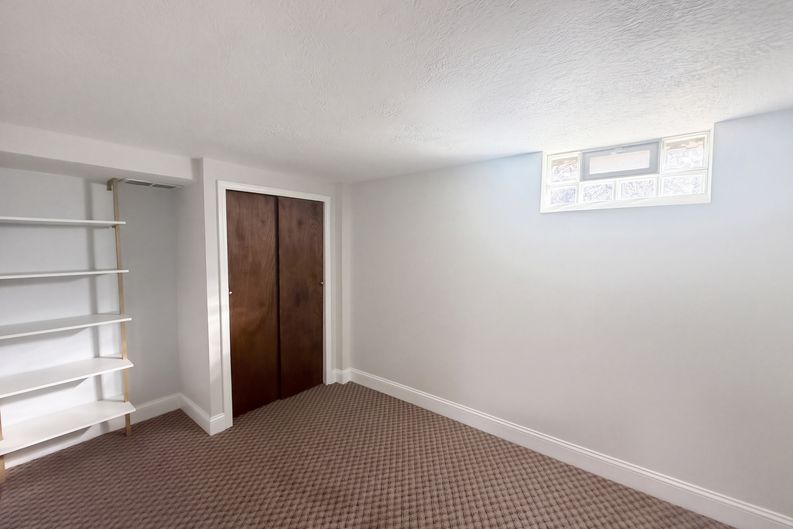 Photo 24 of 40 of 2790 Azelda St, Columbus, OH