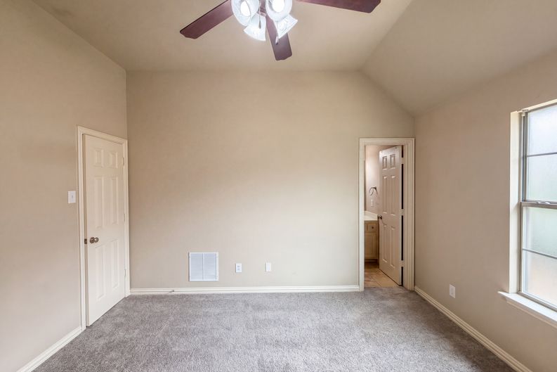 Photo 18 of 30 of 928 Homestead Dr, Keller, TX