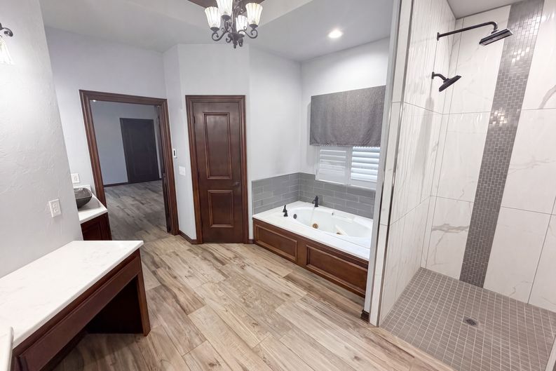 Photo 12 of 25 of 1017 W Camellia Way, Mustang, OK