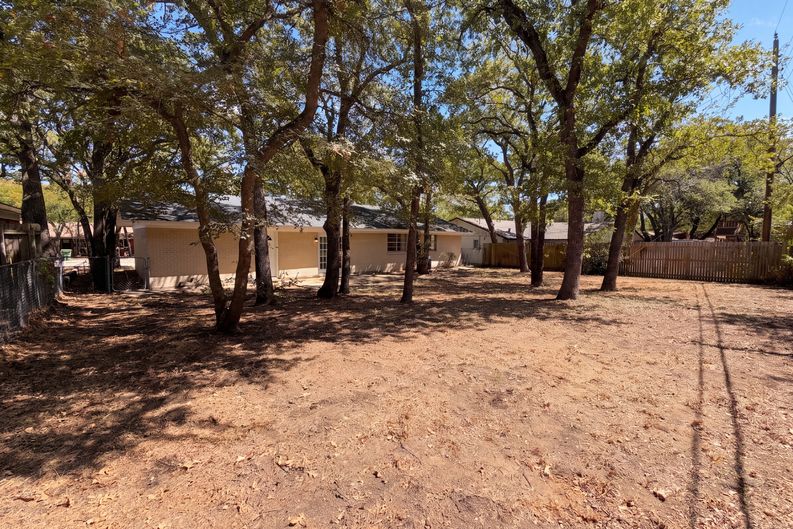 Photo 21 of 23 of 1229 King Dr, Bedford, TX