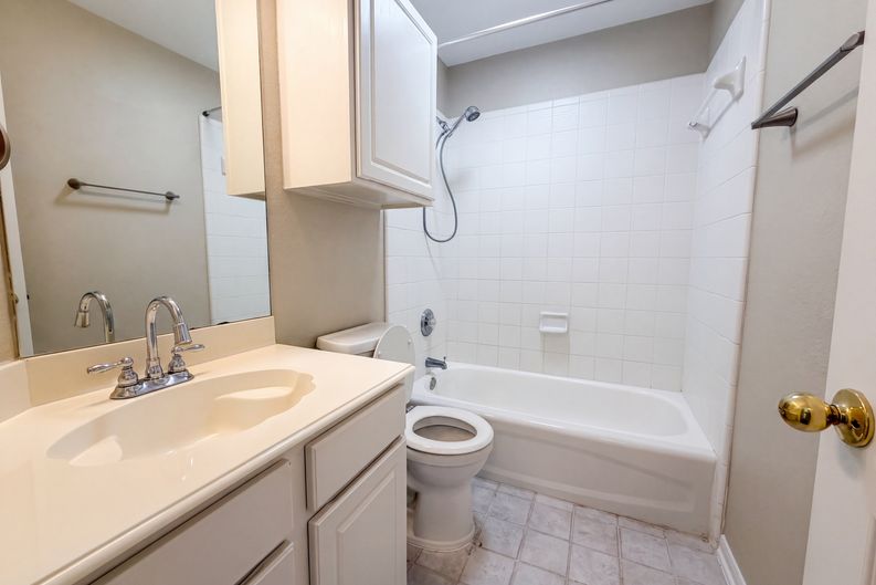 Photo 13 of 23 of 13419 Star Heights Dr, San Antonio, TX