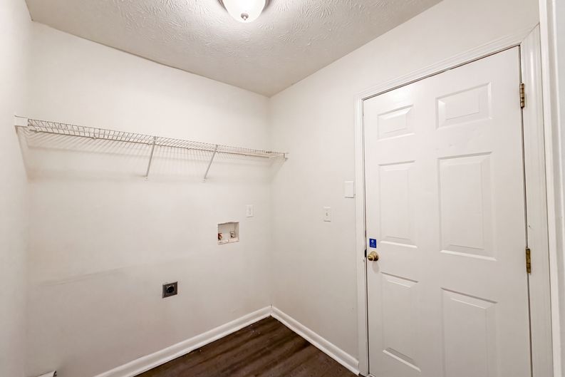 Photo 6 of 18 of 10543 Crabtree Dr, Jonesboro, GA