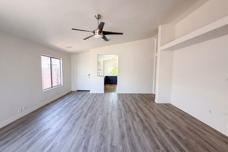 Photo 6 of 32 of 3428 W Via Del Sol Dr, Phoenix, AZ