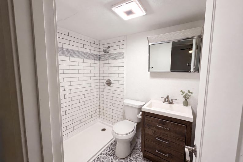 Photo 9 of 17 of 1316 E 44th St, Kansas City, MO
