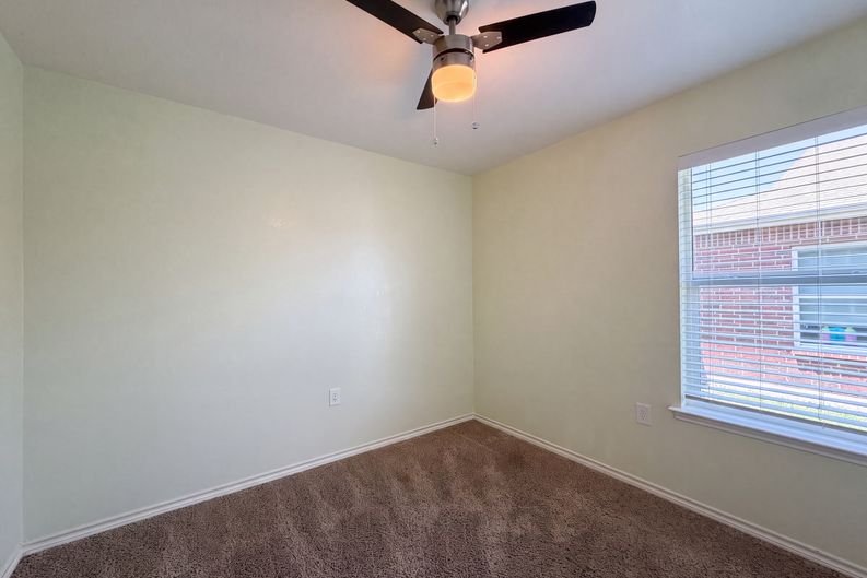 Photo 12 of 16 of 3132 Evangeline Rd, Fort Worth, TX