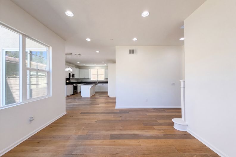 Photo 7 of 31 of 21981 Propello Dr, Santa Clarita, CA