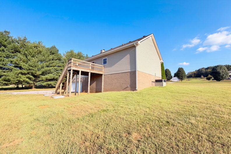 Photo 20 of 24 of 3692 Armstrong Rd, Springfield, TN