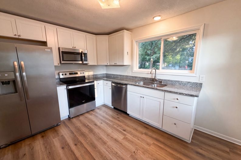 Photo 6 of 25 of 2084 Hillview Rd, Mounds View, MN