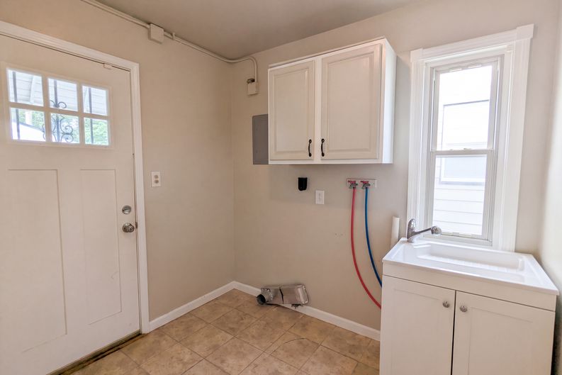 Photo 16 of 19 of 12722 Emery Ave, Cleveland, OH