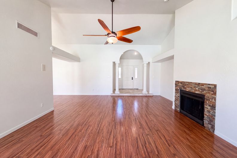 Photo 9 of 34 of 3906 E Amberwood Dr, Phoenix, AZ