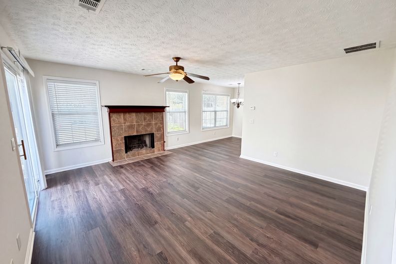 Photo 3 of 21 of 13331 Harpley Ct, Alpharetta, GA