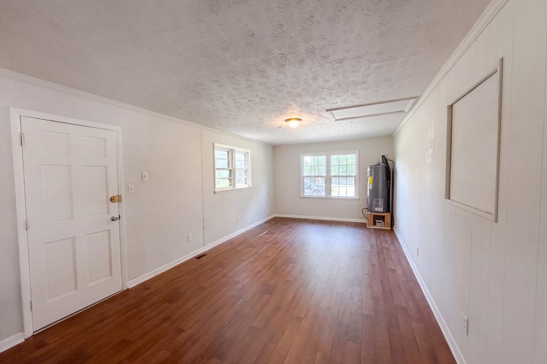 Photo 8 of 19 of 4060 Rosehill Rd, Fayetteville, NC