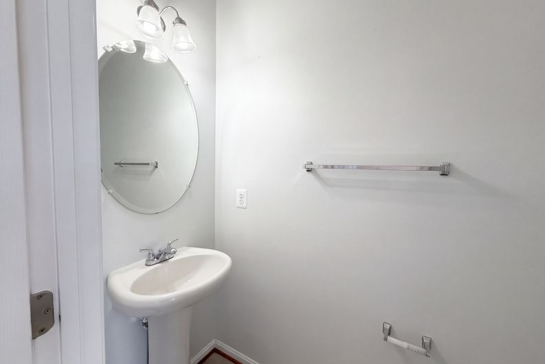 Photo 9 of 25 of 15613 John Diskin Cir, Woodbridge, VA