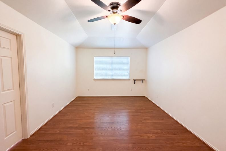 Photo 4 of 17 of 3707 Gowen Ct, Killeen, TX