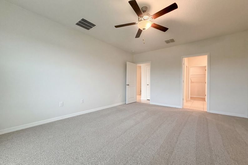 Photo 4 of 42 of 11849 Blackeyed Susan Dr, Riverview, FL