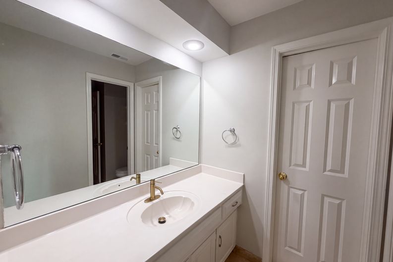 Photo 22 of 34 of 6003 N Cosby Ct, Kansas City, MO