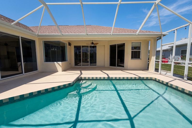 Photo 28 of 32 of 12567 SW Pembroke Cir N, Lake Suzy, FL