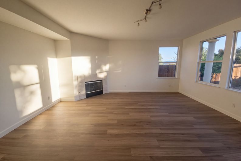 Photo 3 of 41 of 2328 Forty Niner Ct, Antioch, CA