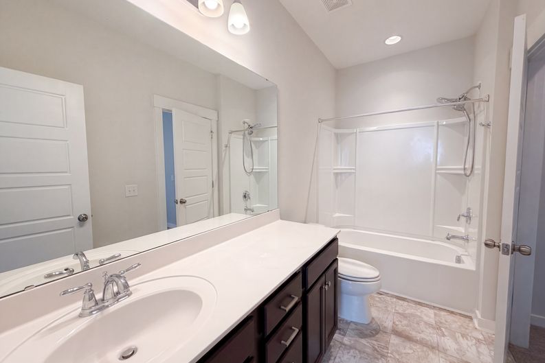 Photo 12 of 26 of 2021 Codorus Ln, Hanahan, SC