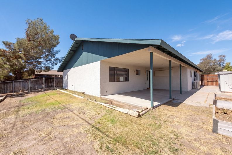 Photo 5 of 17 of 1110 N Las Posas Ct, Ridgecrest, CA