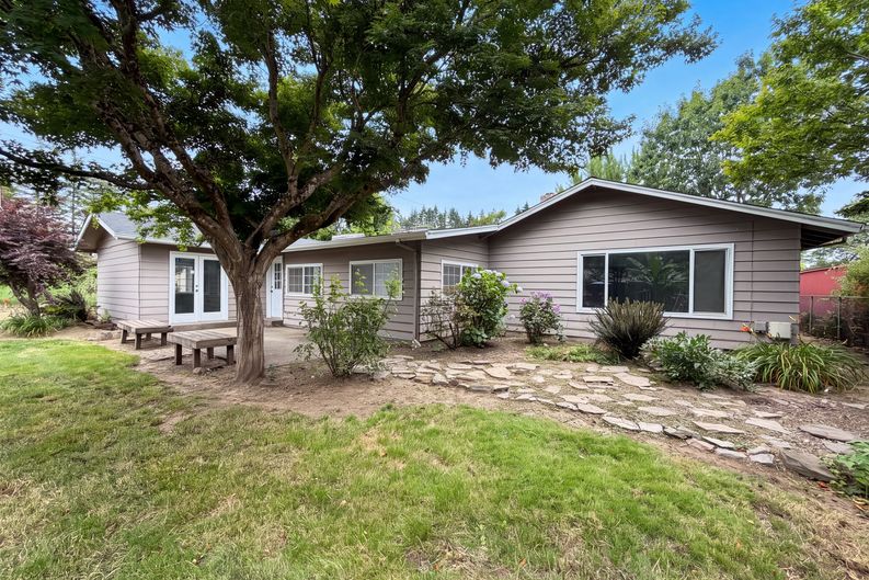 Photo 5 of 22 of 3333 17th Ave, Forest Grove, OR