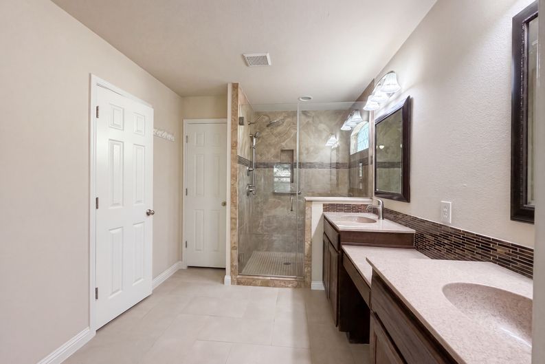 Photo 13 of 21 of 1315 Tumbling River Dr, Leander, TX
