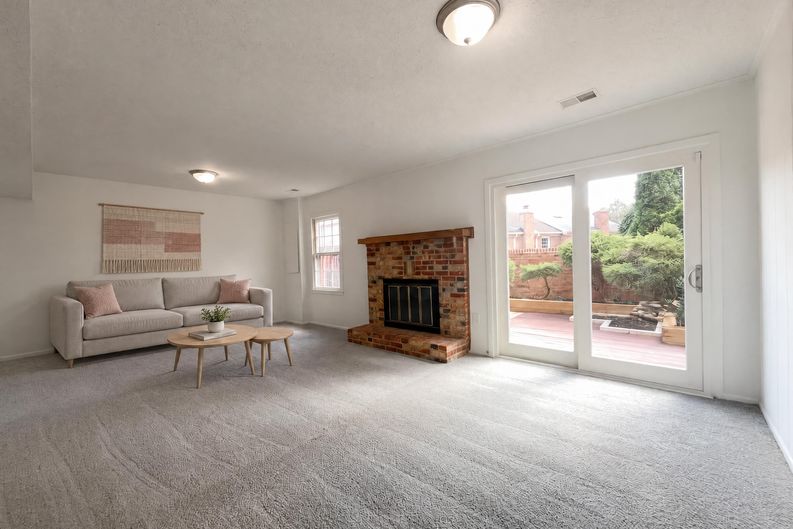Photo 3 of 23 of 645 N Armistead St, Alexandria, VA