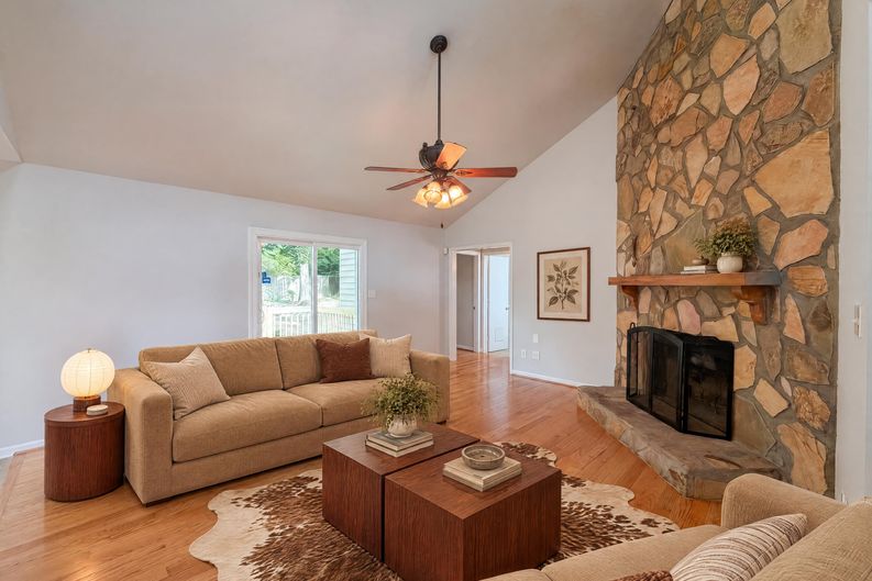 Photo 8 of 21 of 3143 Chase Ct SW, Marietta, GA